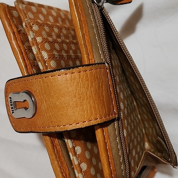 womans Fossil bi-fold wallet - Picture 8 of 8